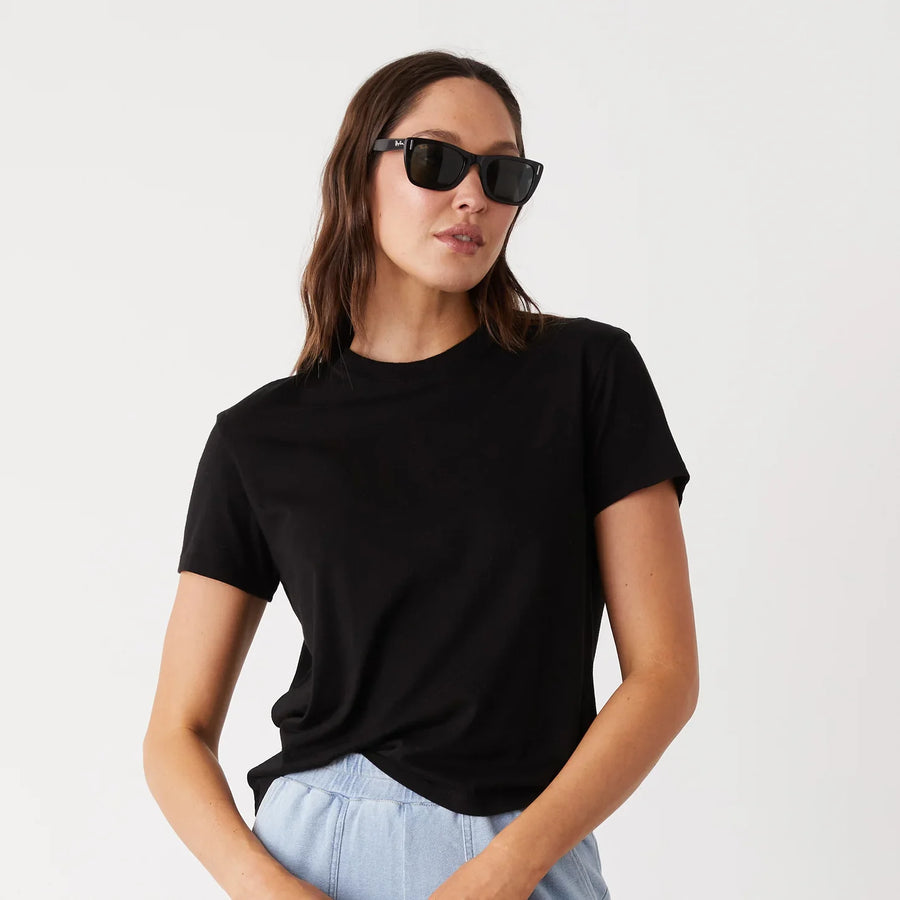 MONROW Basic Crew Neck Tee - Glamourous Grace