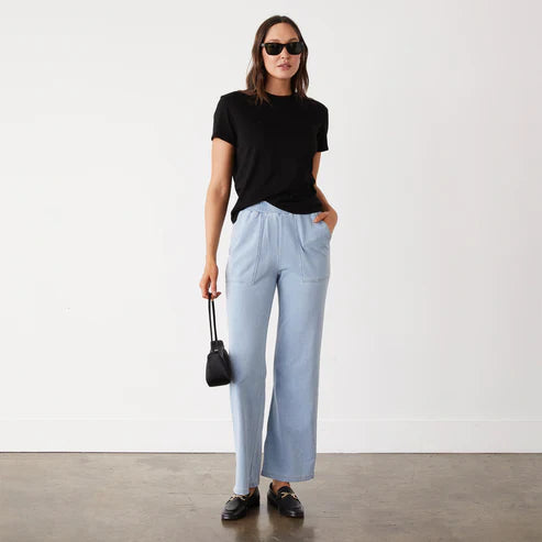 MONROW Basic Crew Neck Tee - Glamourous Grace