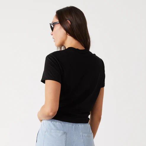 MONROW Basic Crew Neck Tee - Glamourous Grace