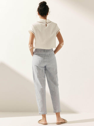 LINTICO linen blend button fly trousers, Heidi style, featuring a simple design and relaxed fit in light linen fabric.
