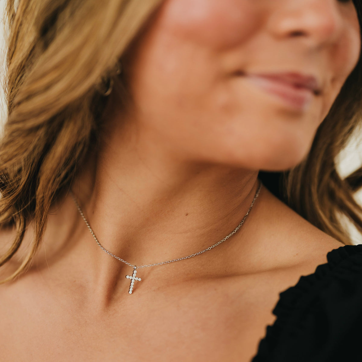 Shiloh Simple Cross Necklace - WATERPROOF - Glamourous Grace