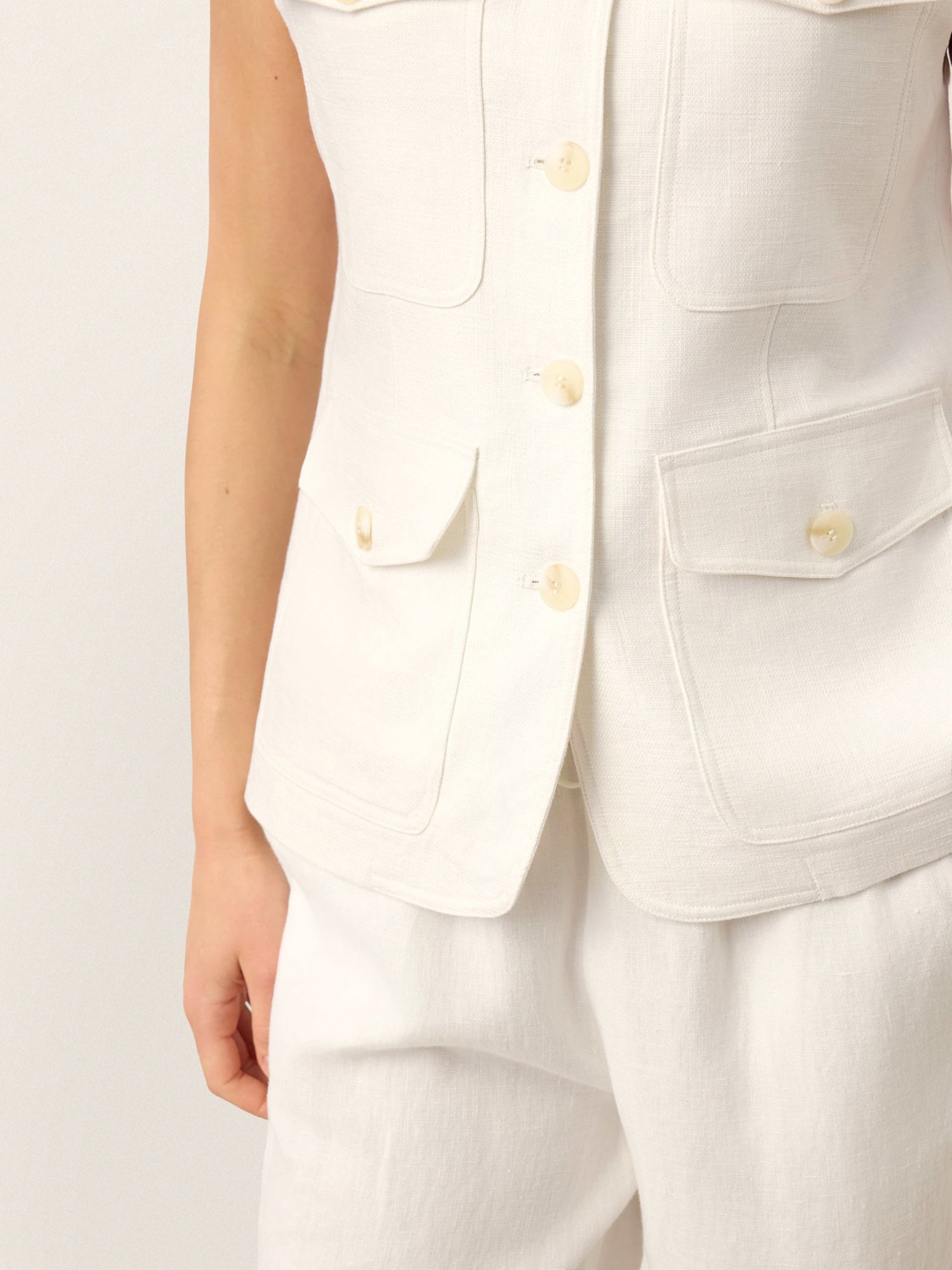 Linen Four-Pocket Tailored Sleeveless Vest COSIMA - Glamourous Grace
