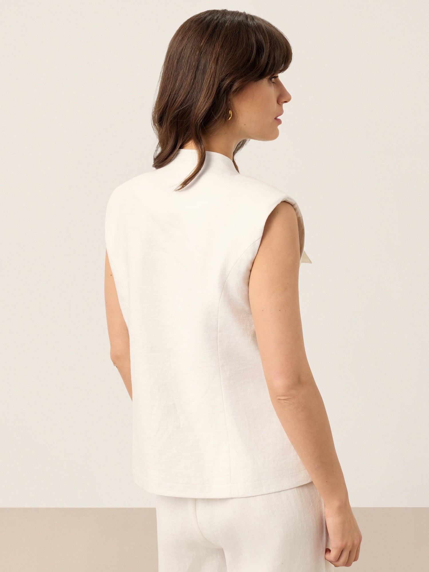 Linen Four-Pocket Tailored Sleeveless Vest COSIMA - Glamourous Grace
