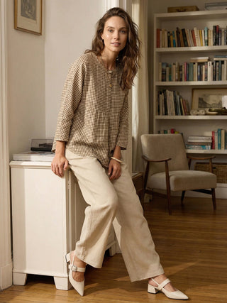 LINTICO 100% linen classic pants LYON in khaki and chocolate, lightweight breathable bottoms with a relaxed fit.