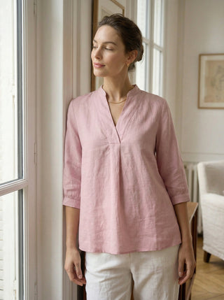 Light pink 100% linen dress shirt from LINTICO Joanna, featuring a classic blouse style with a comfortable fit.
