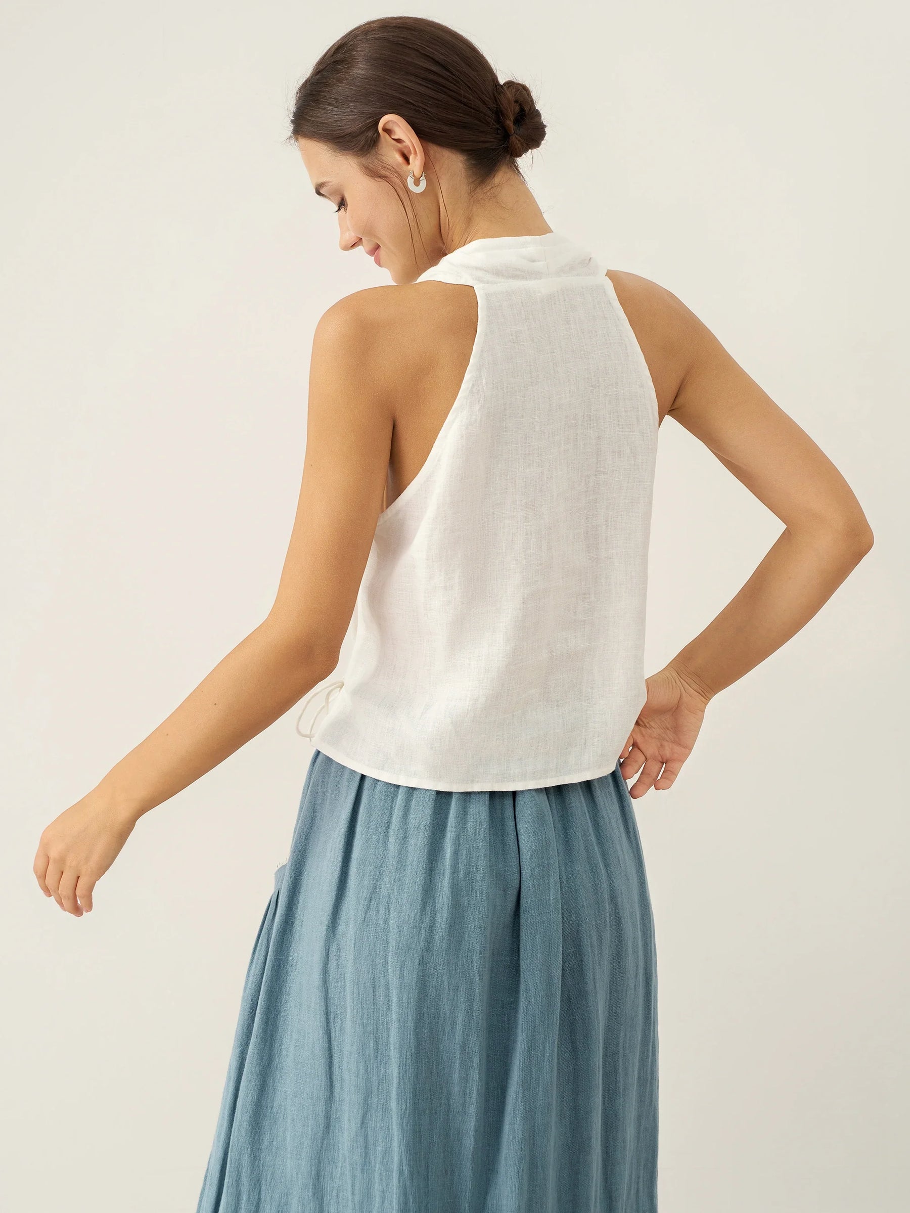 100% Linen Halter Neck Tie-Front Crop Top FAYE - Glamourous Grace