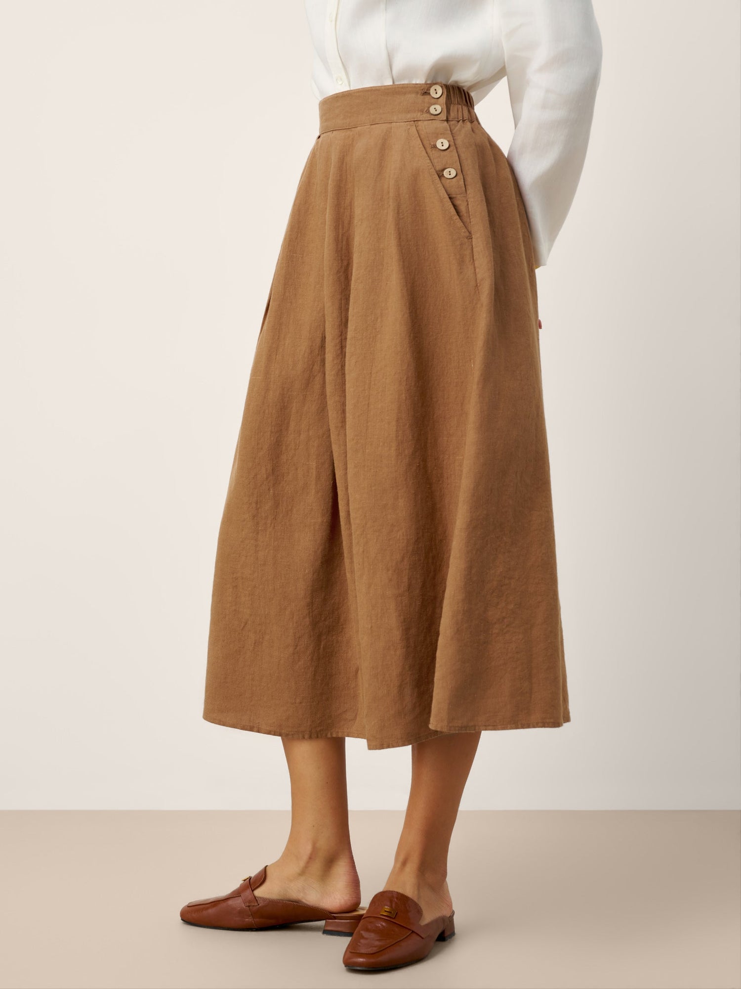 100% Linen Pleated Side Button Skirt LILITH - Glamourous Grace