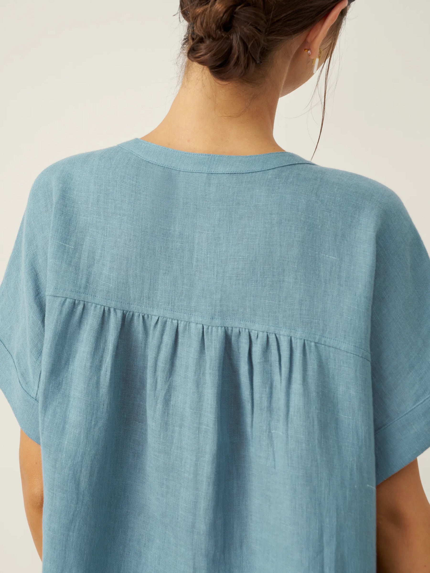 100% Linen Short Sleeve Crew Neck Shirt FINA - Glamourous Grace