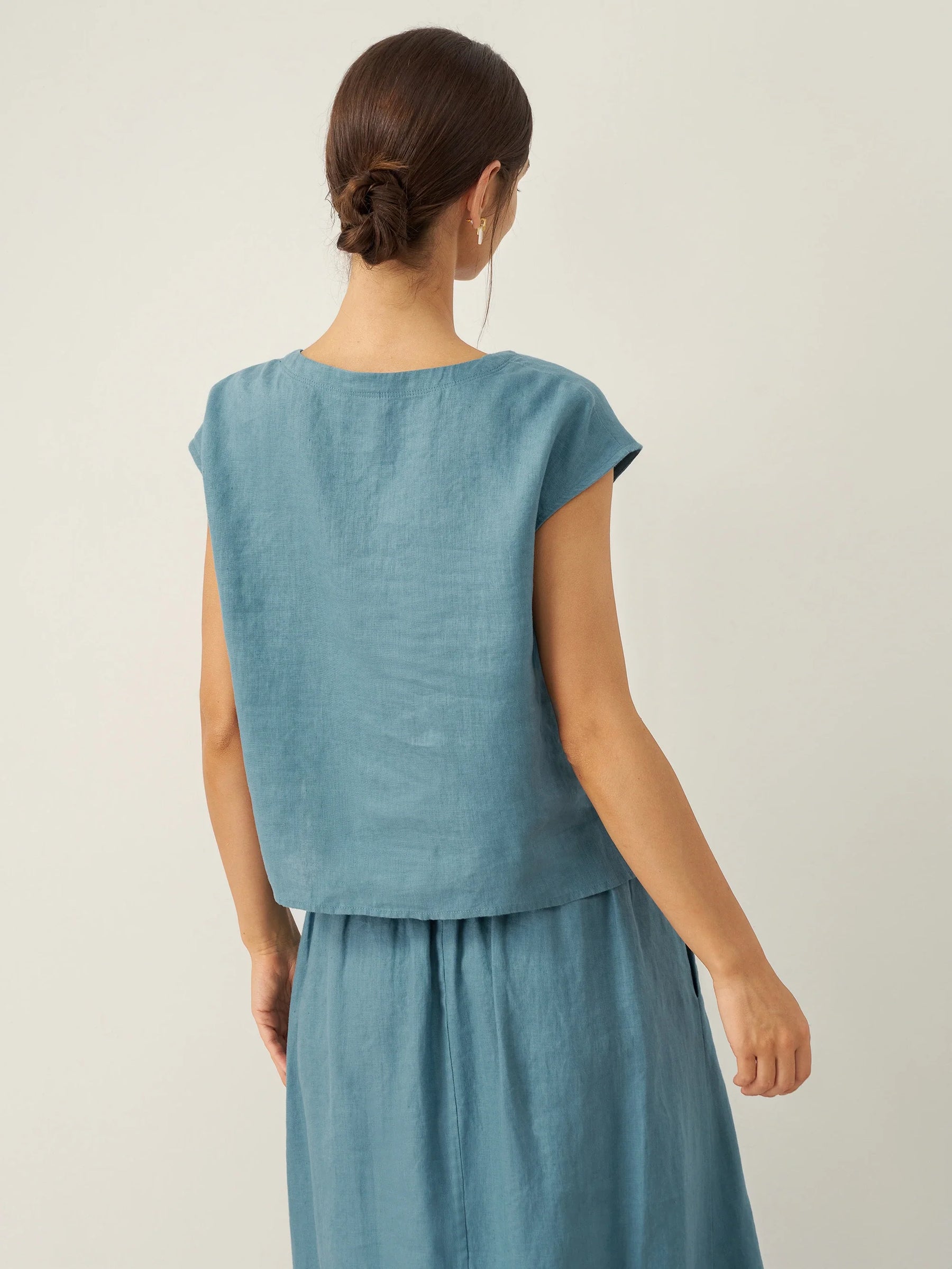 100% Linen V-Neck Cap Sleeve Crop Top FRESSA - Glamourous Grace