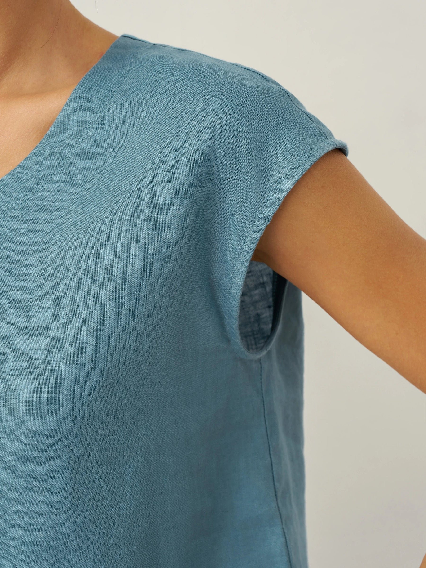 100% Linen V-Neck Cap Sleeve Crop Top FRESSA - Glamourous Grace