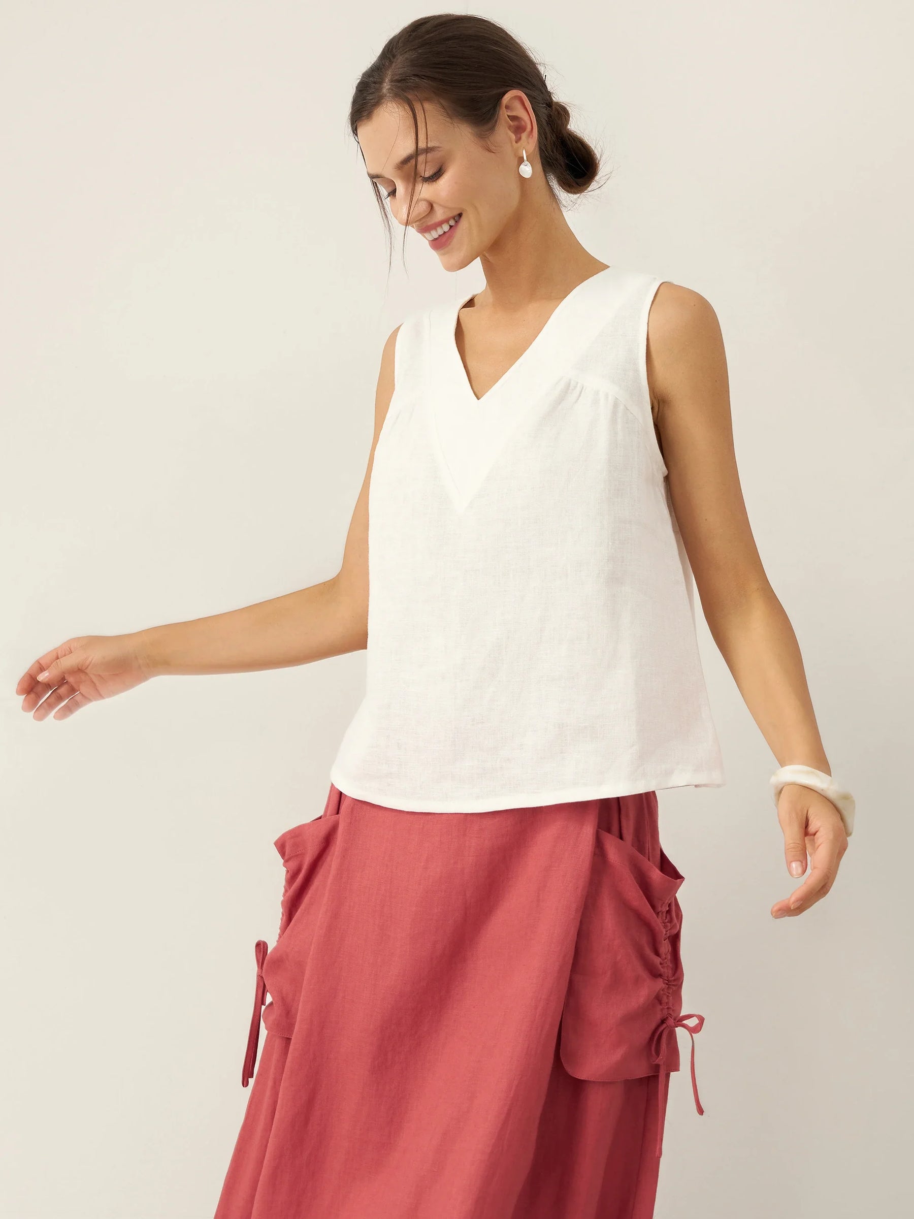 100% Linen V-Neck Sleeveless Tank Top NICOLE - Glamourous Grace