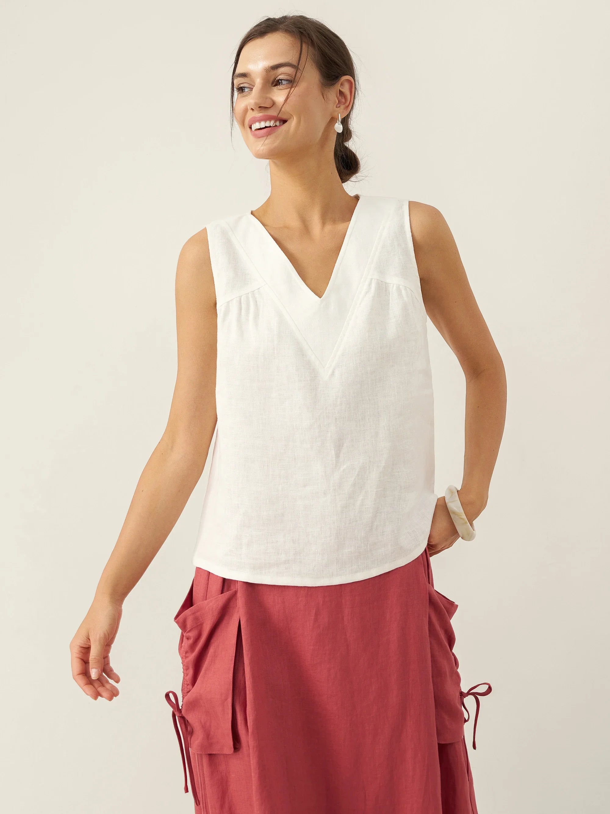 100% Linen V-Neck Sleeveless Tank Top NICOLE - Glamourous Grace
