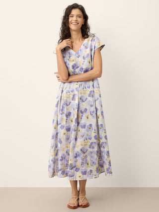 Linen maxi dress with carnation print and scalloped waist from LINTICO, featuring a flowy silhouette and garden violet color.