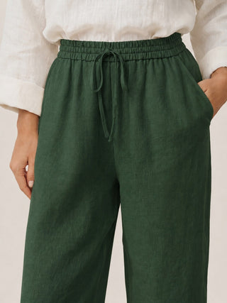 LINTICO 100% linen classic pants LYON in evergreen color, tailored bottom with a relaxed fit and side pockets.
