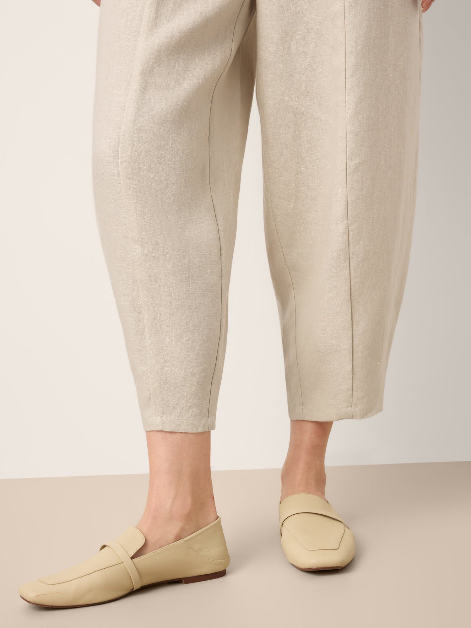 100% Linen Drawstring Waist Tapered Cropped Pants LANEY - Glamourous Grace