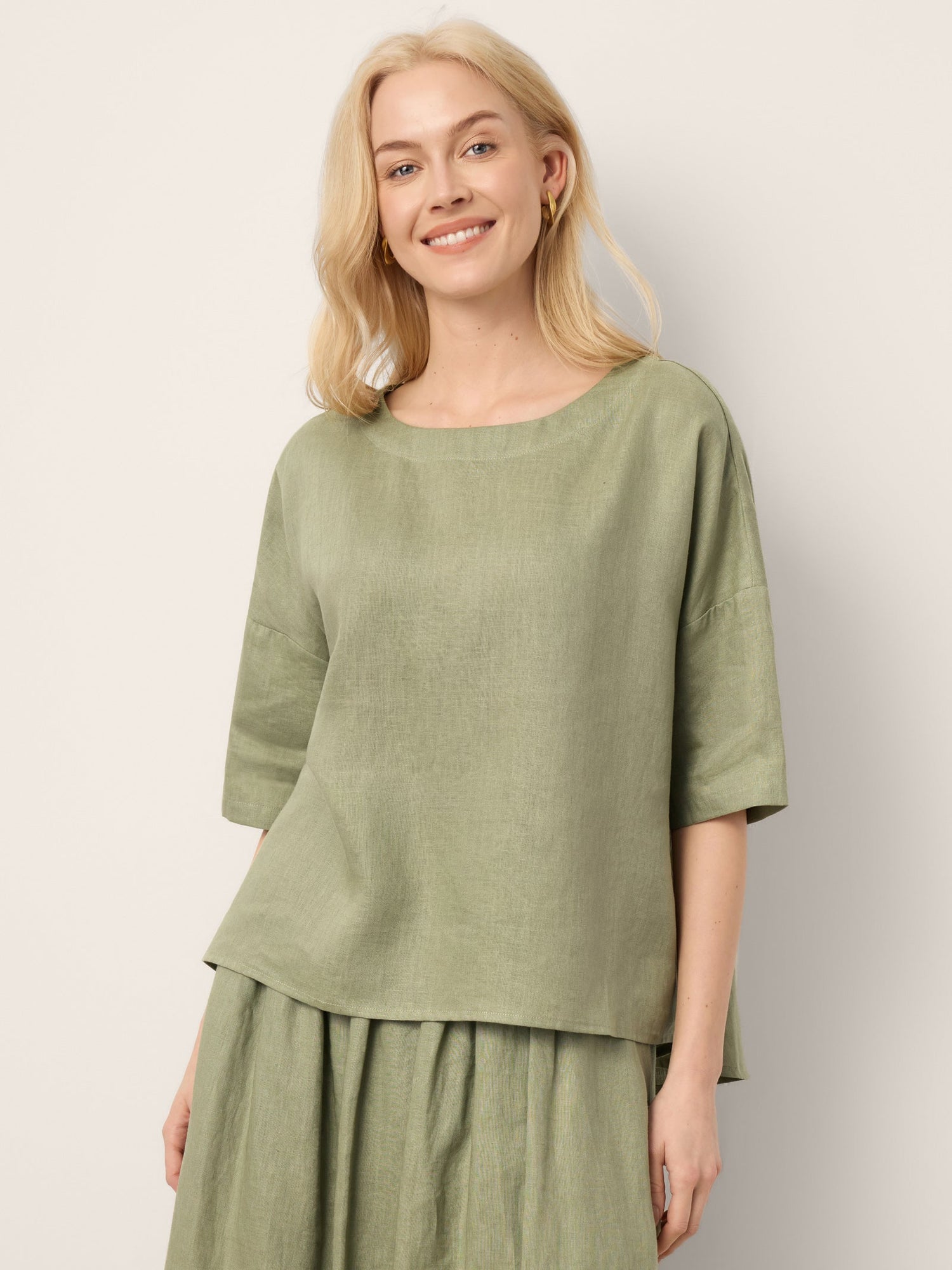 100% Linen Drop Shoulder Shirred Back High-Low Hem Top LINDSEY - Glamourous Grace