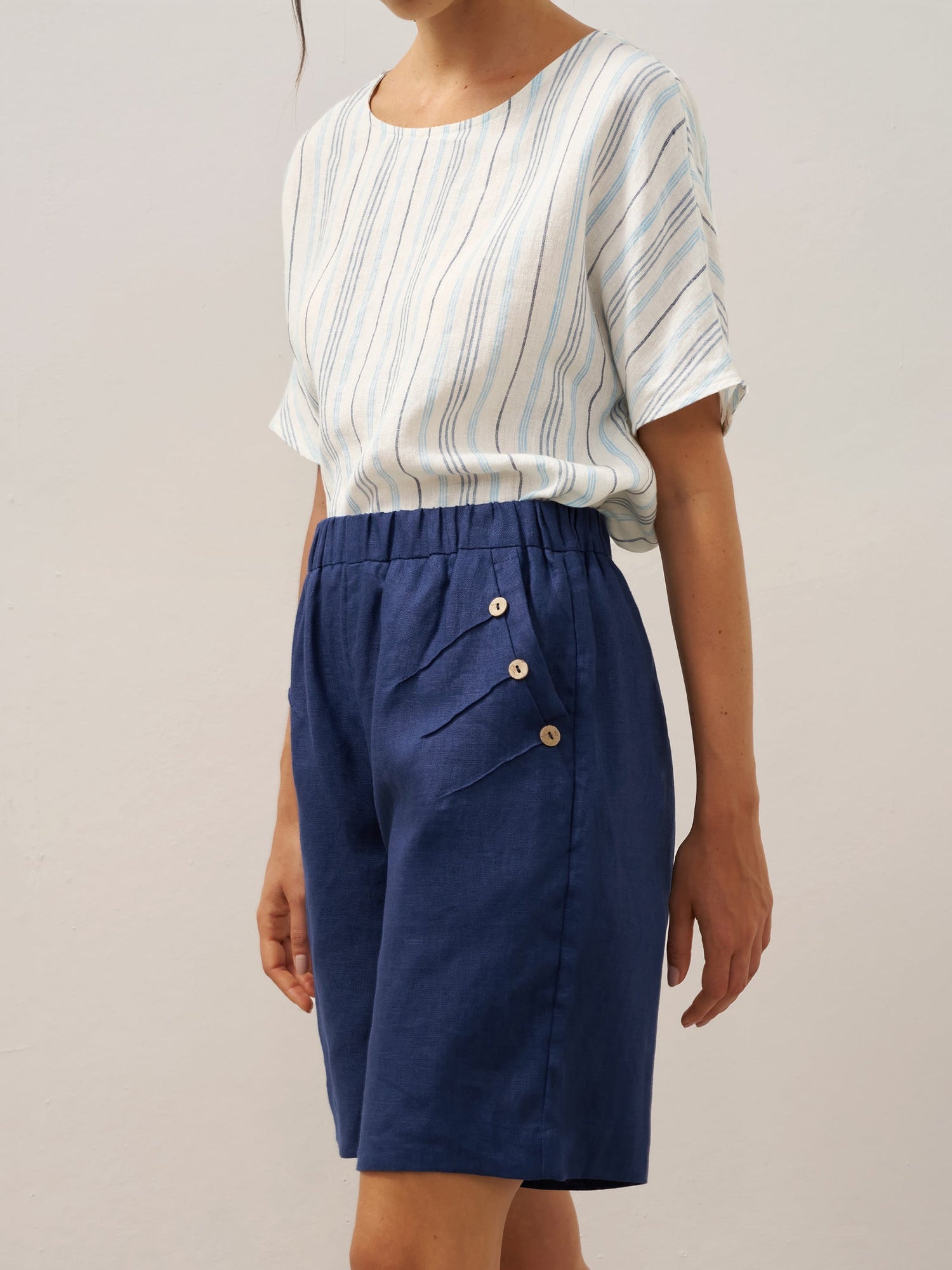 100% Linen Elastic Waistband Capri Pants ANNA - Glamourous Grace