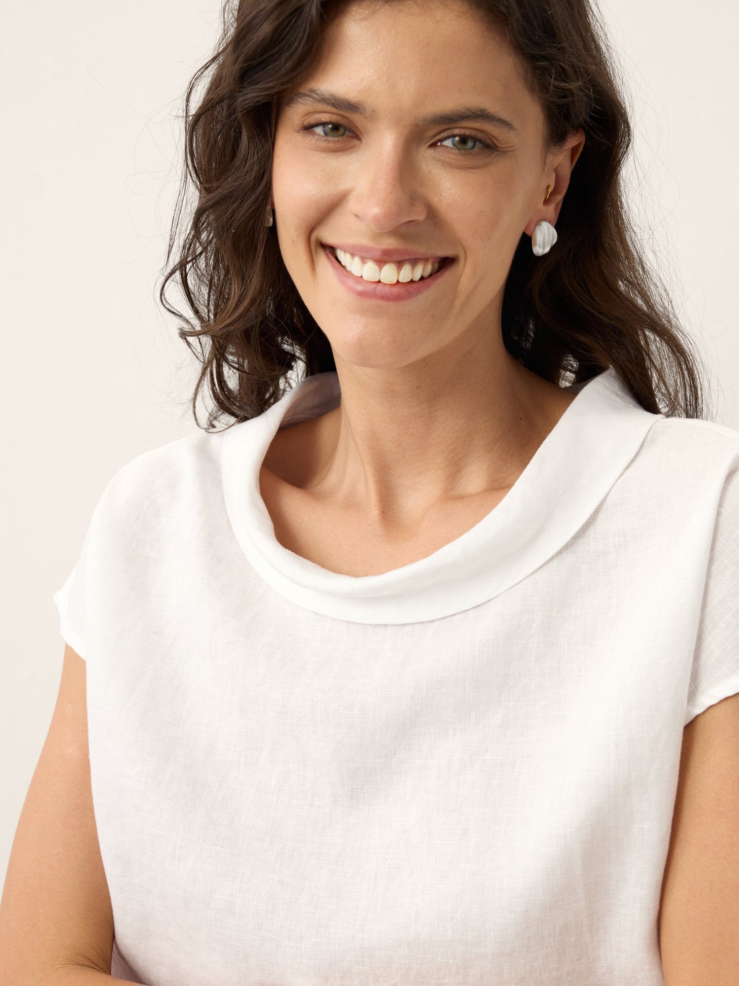 100% Linen Soft-Fold Collar Shell Button Top SABINE - Glamourous Grace