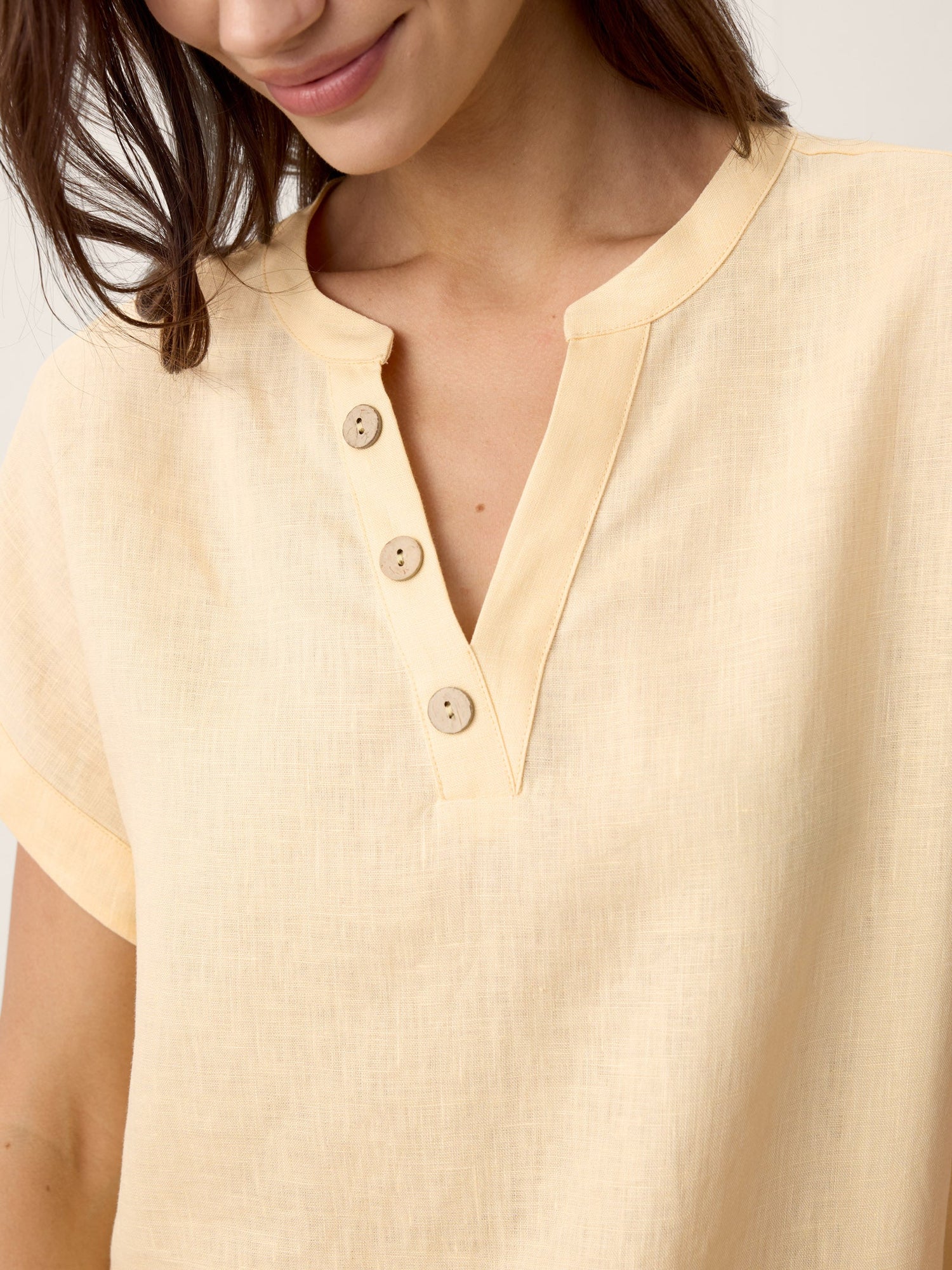 100% Linen Stand-Collar Curved-Hem Top CRESSA - Glamourous Grace