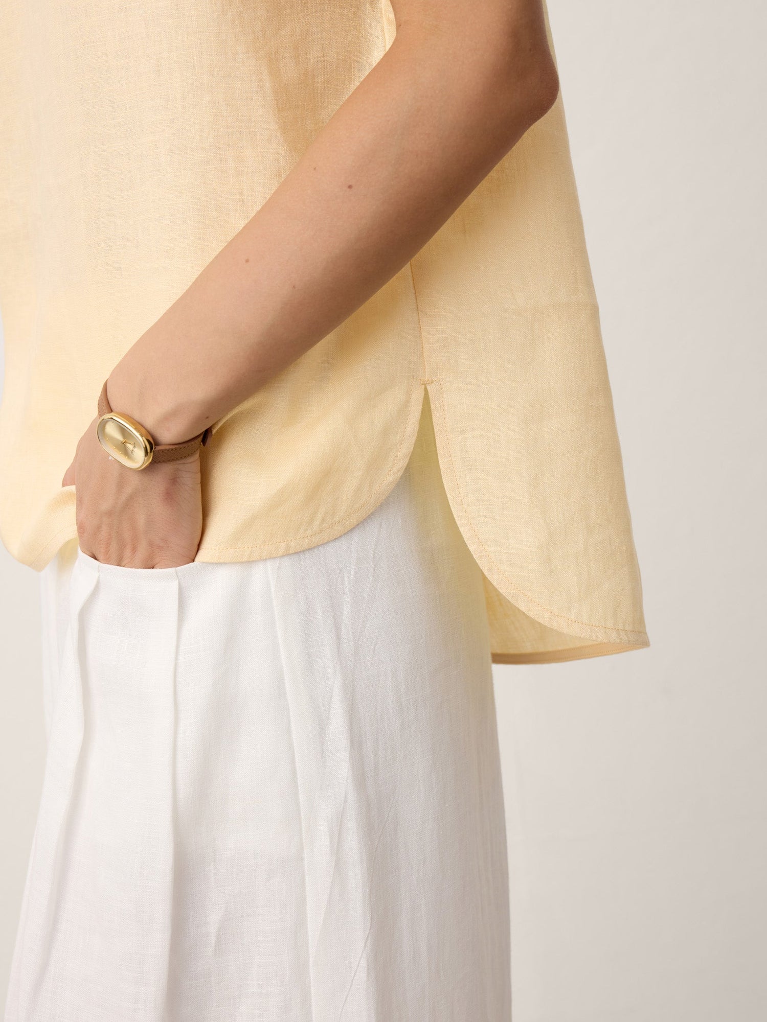 100% Linen Stand-Collar Curved-Hem Top CRESSA - Glamourous Grace