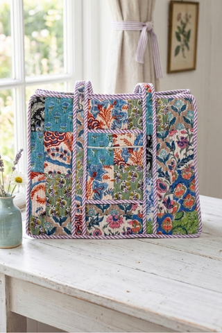 SC - ETA 7/30-8/13 Sadie Floral Patchwork Print Tote Bag - Glamourous Grace