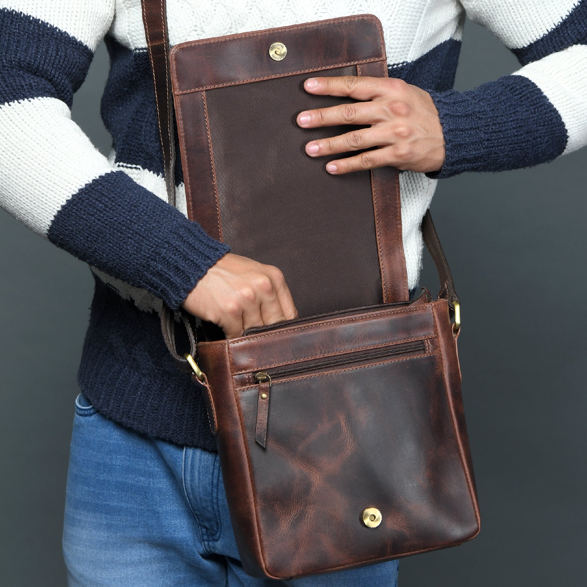 The Barton Crossbody - Glamourous Grace