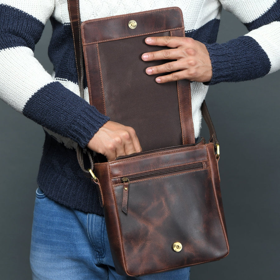 The Barton Crossbody - Glamourous Grace