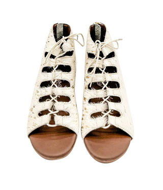 Nola Sandals in Gold - Glamourous Grace