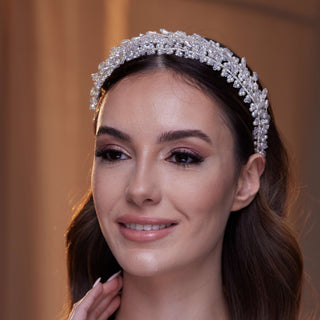 Elegant Crystal Beads and Pearls Hairband - Glamourous Grace