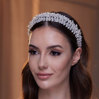 Elegant Crystal Beads and Pearls Hairband - Glamourous Grace