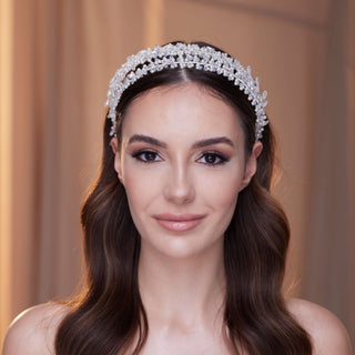 Elegant Crystal Beads and Pearls Hairband - Glamourous Grace