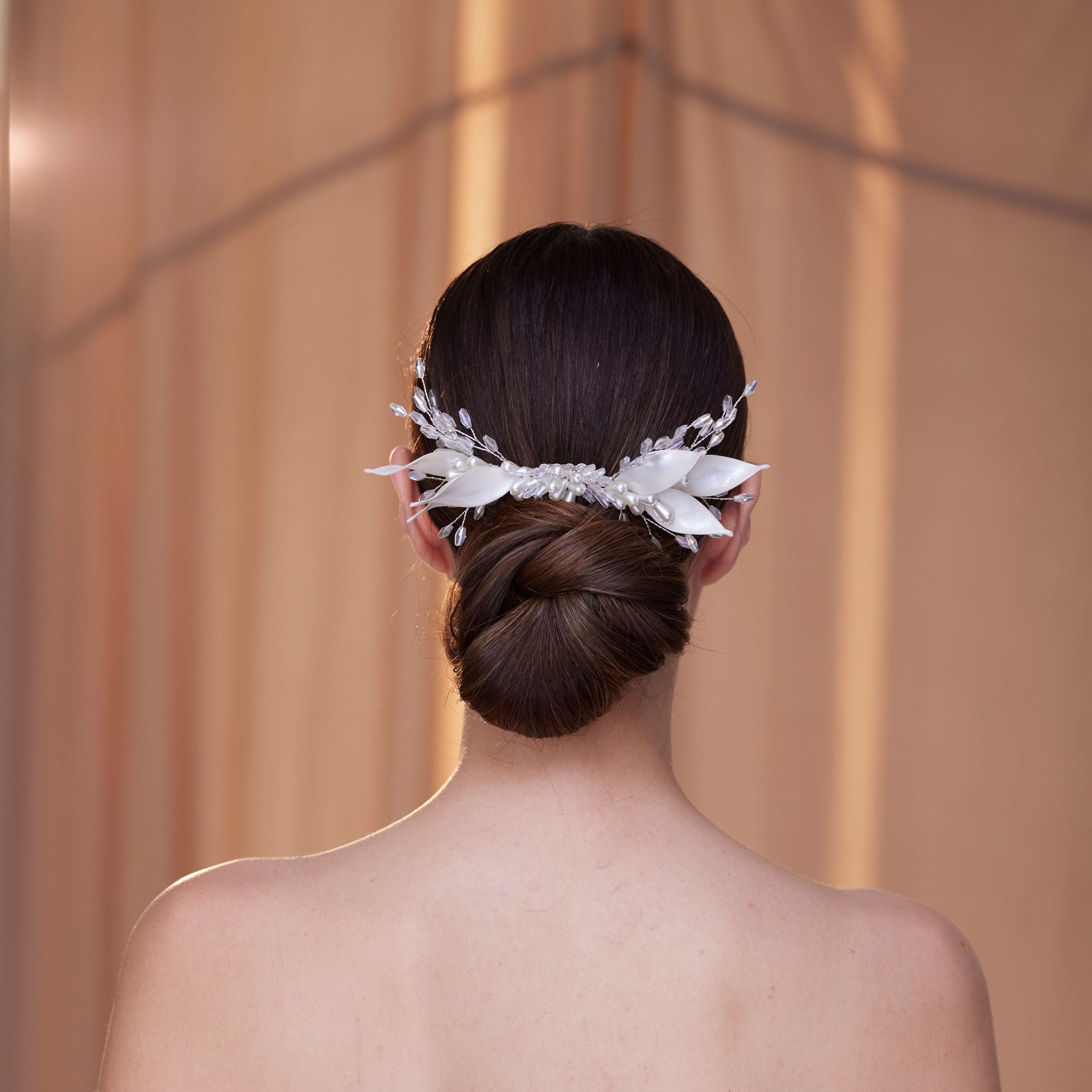 Elegant Crystal & Pearl Hair Comb - Glamourous Grace