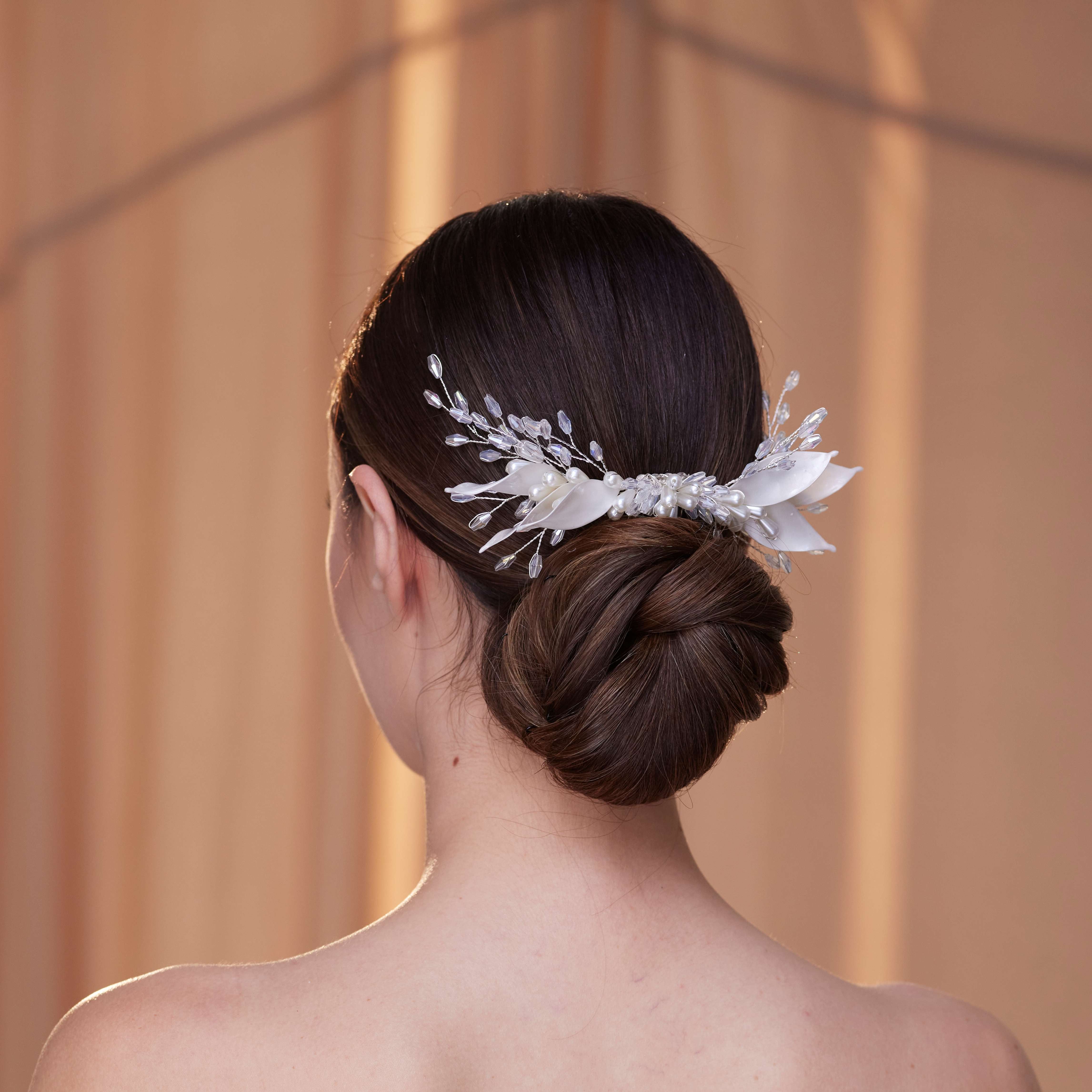 Elegant Crystal & Pearl Hair Comb - Glamourous Grace