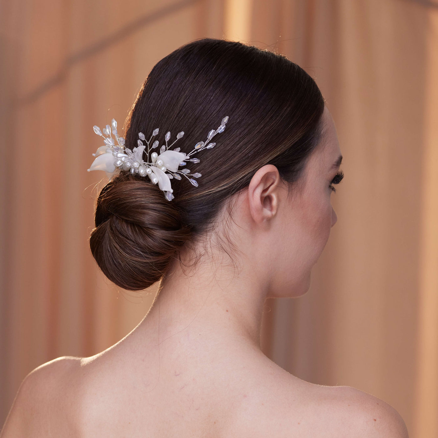 Elegant Crystal & Pearl Hair Comb - Glamourous Grace