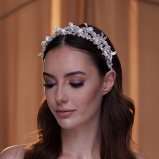 Elegant Crystal Resin Flower Hair Band - Glamourous Grace