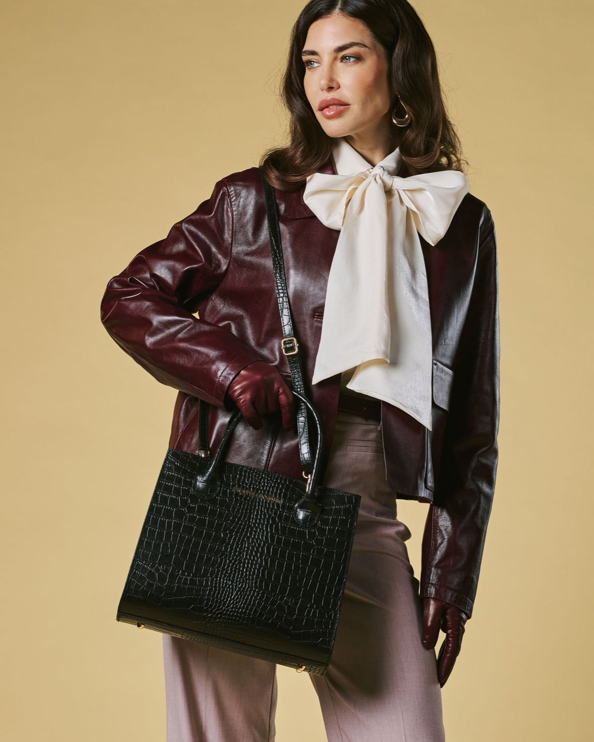 Patrizia (black) - Italian calf leather women's handbag (with shoulder strap) - Glamourous Grace