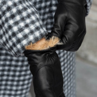 Francesca (black) - Italian lambskin leather gloves with brown rabbit fur lining - Glamourous Grace