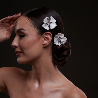 2-Piece White Flower Hair Comb Set - Glamourous Grace