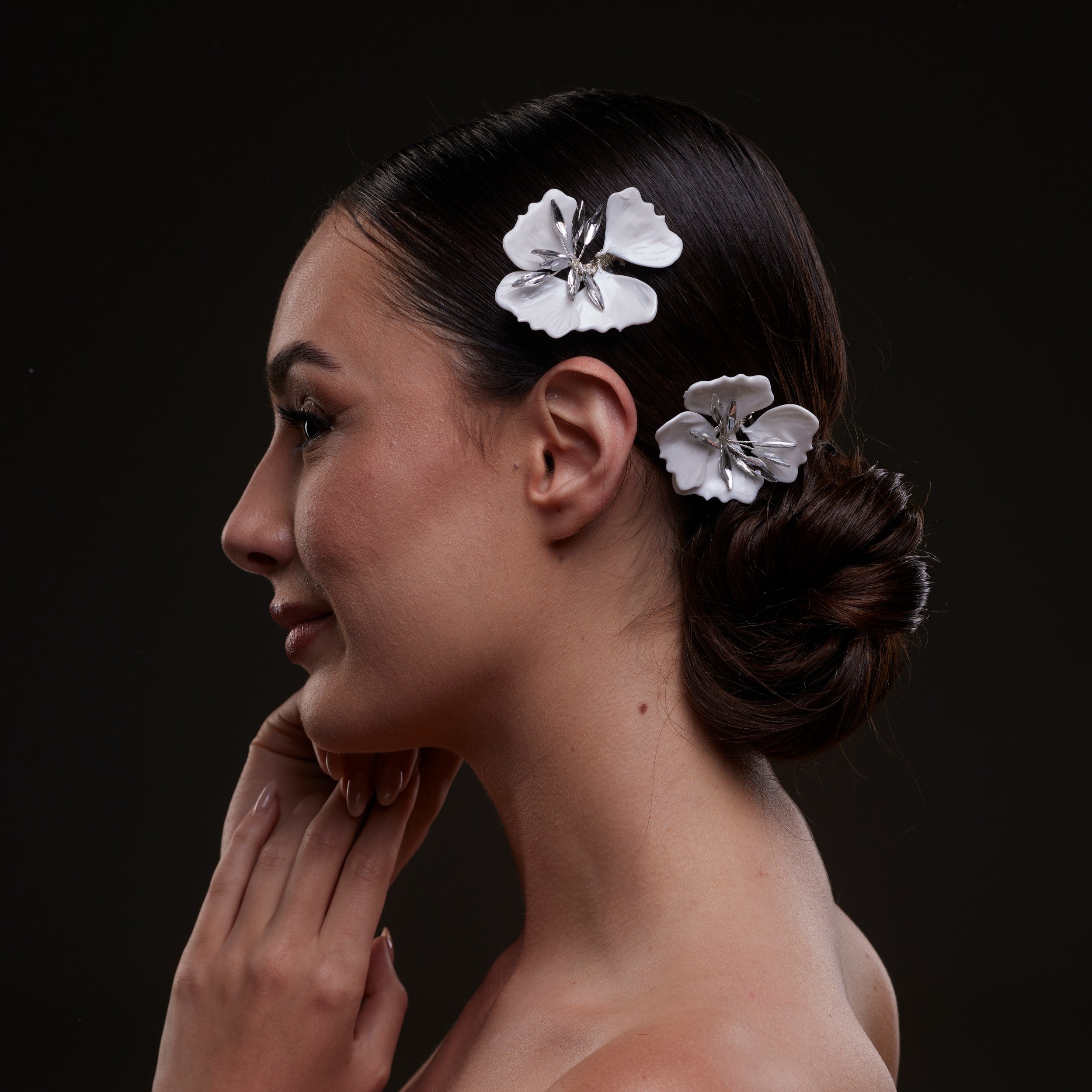 2-Piece White Flower Hair Comb Set - Glamourous Grace