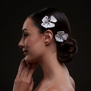 2-Piece White Flower Hair Comb Set - Glamourous Grace