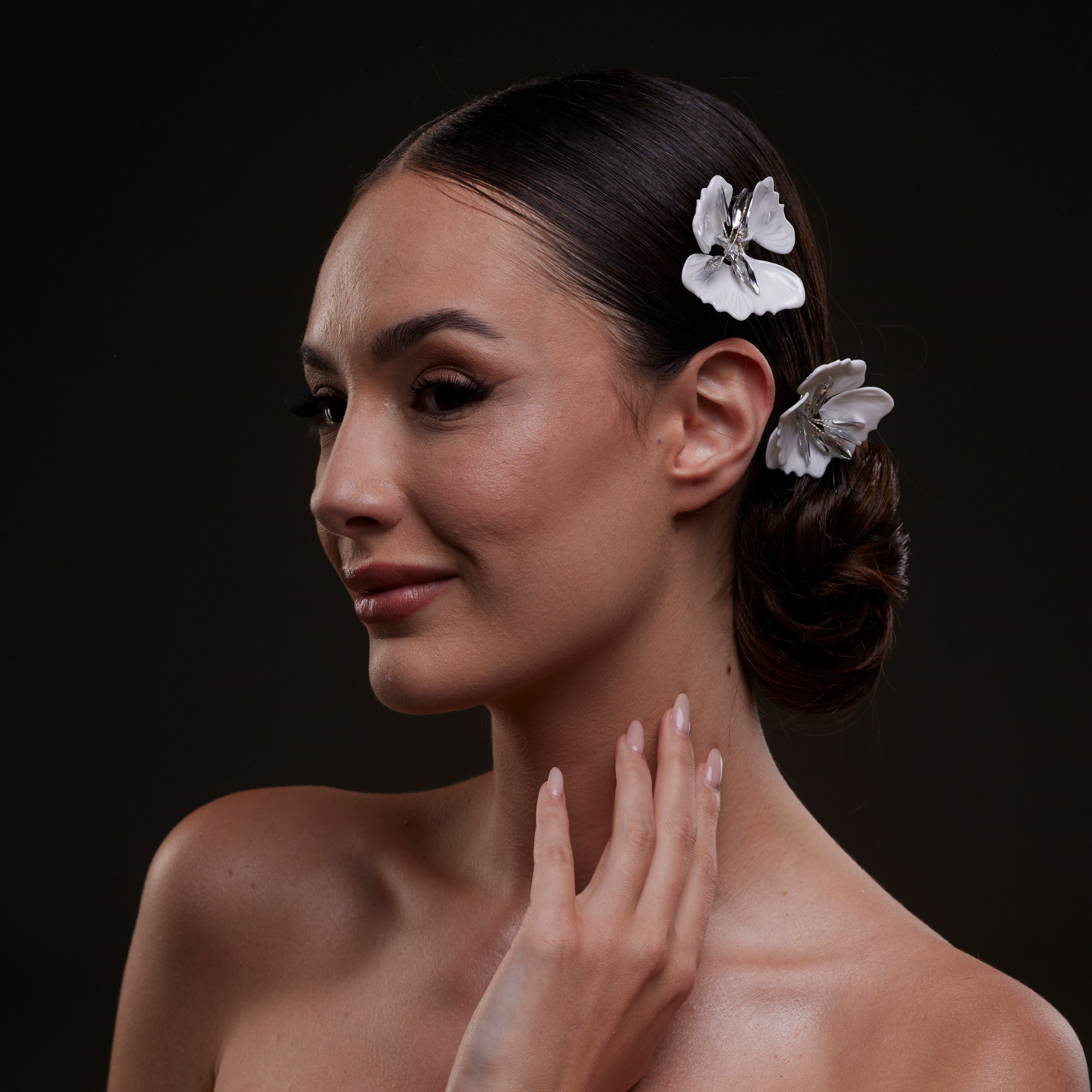 2-Piece White Flower Hair Comb Set - Glamourous Grace