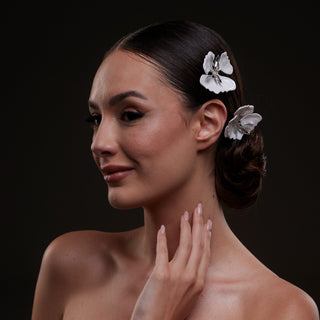 2-Piece White Flower Hair Comb Set - Glamourous Grace