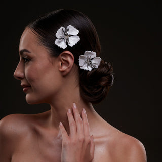 2-Piece White Flower Hair Comb Set - Glamourous Grace