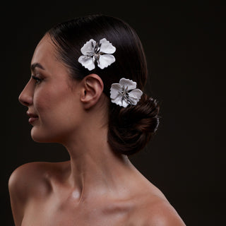 2-Piece White Flower Hair Comb Set - Glamourous Grace