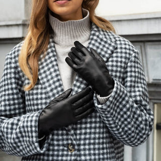 Sofia (black) - Italian lambskin leather gloves with silk lining - Glamourous Grace
