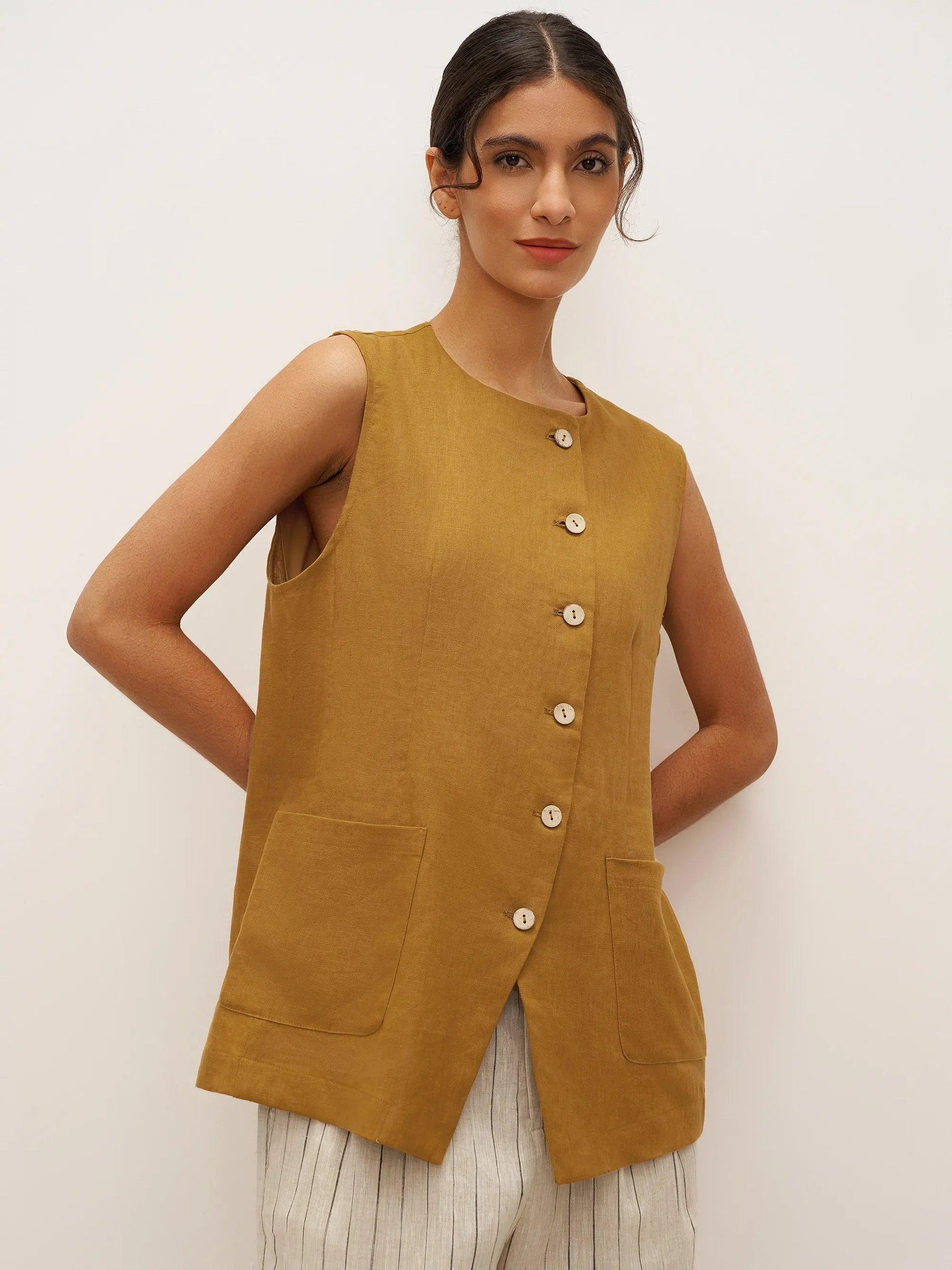 100% Linen Arc-Placket Button-Front Vest ELFRIDA - Glamourous Grace