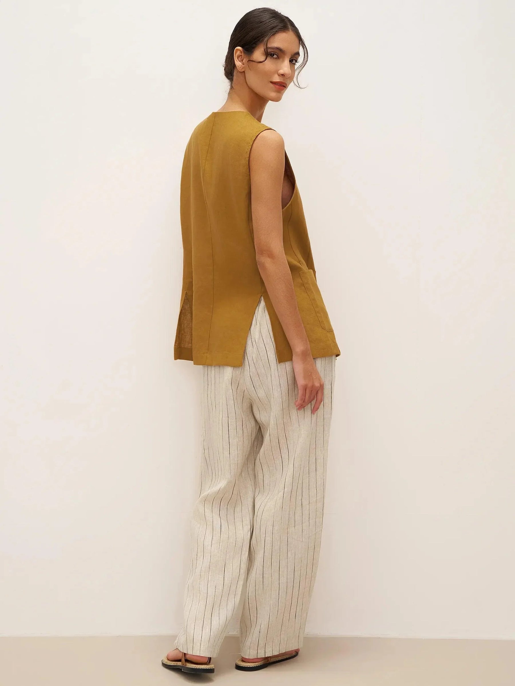 100% Linen Arc-Placket Button-Front Vest ELFRIDA - Glamourous Grace