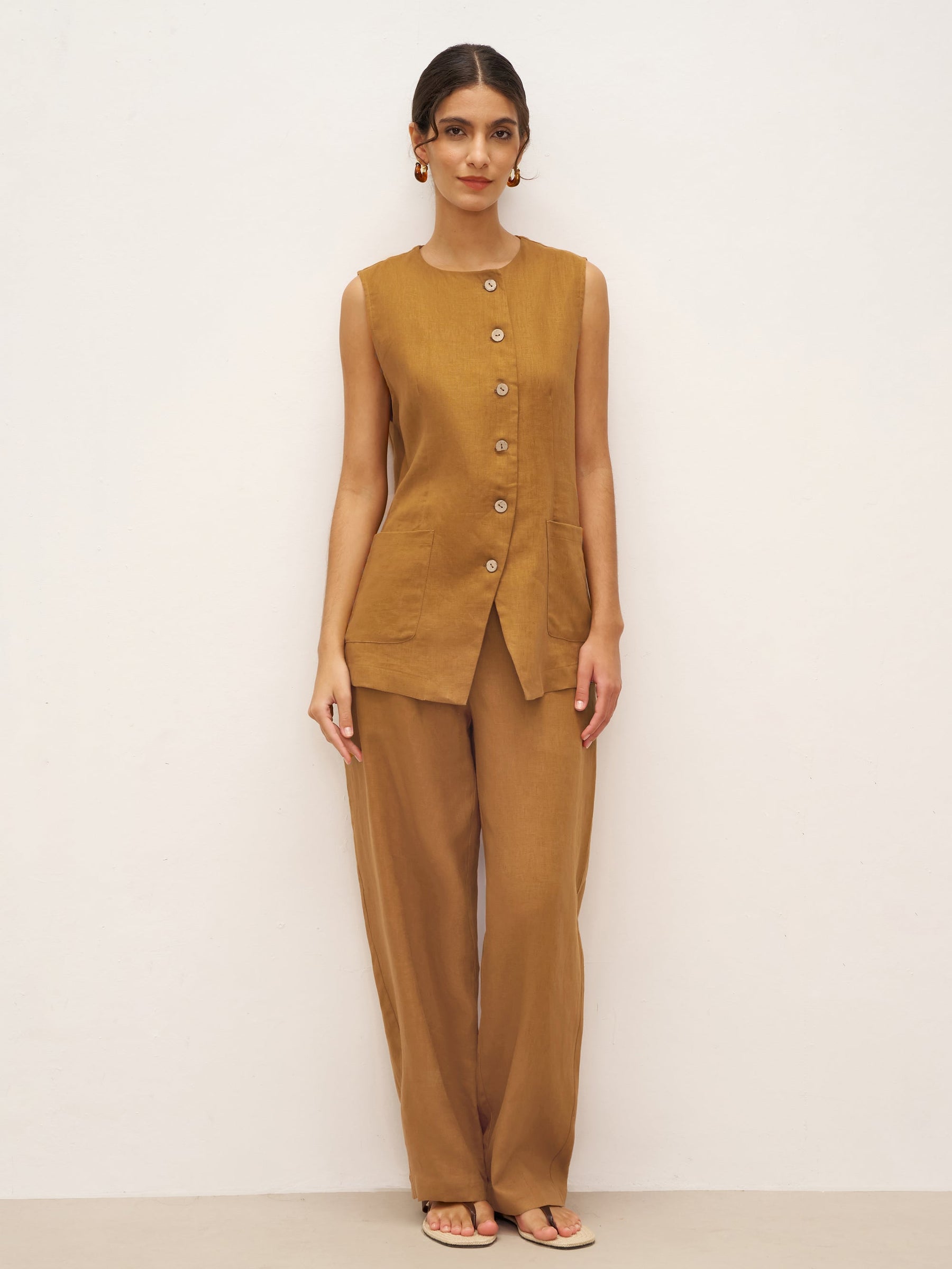 100% Linen Arc-Placket Button-Front Vest ELFRIDA - Glamourous Grace