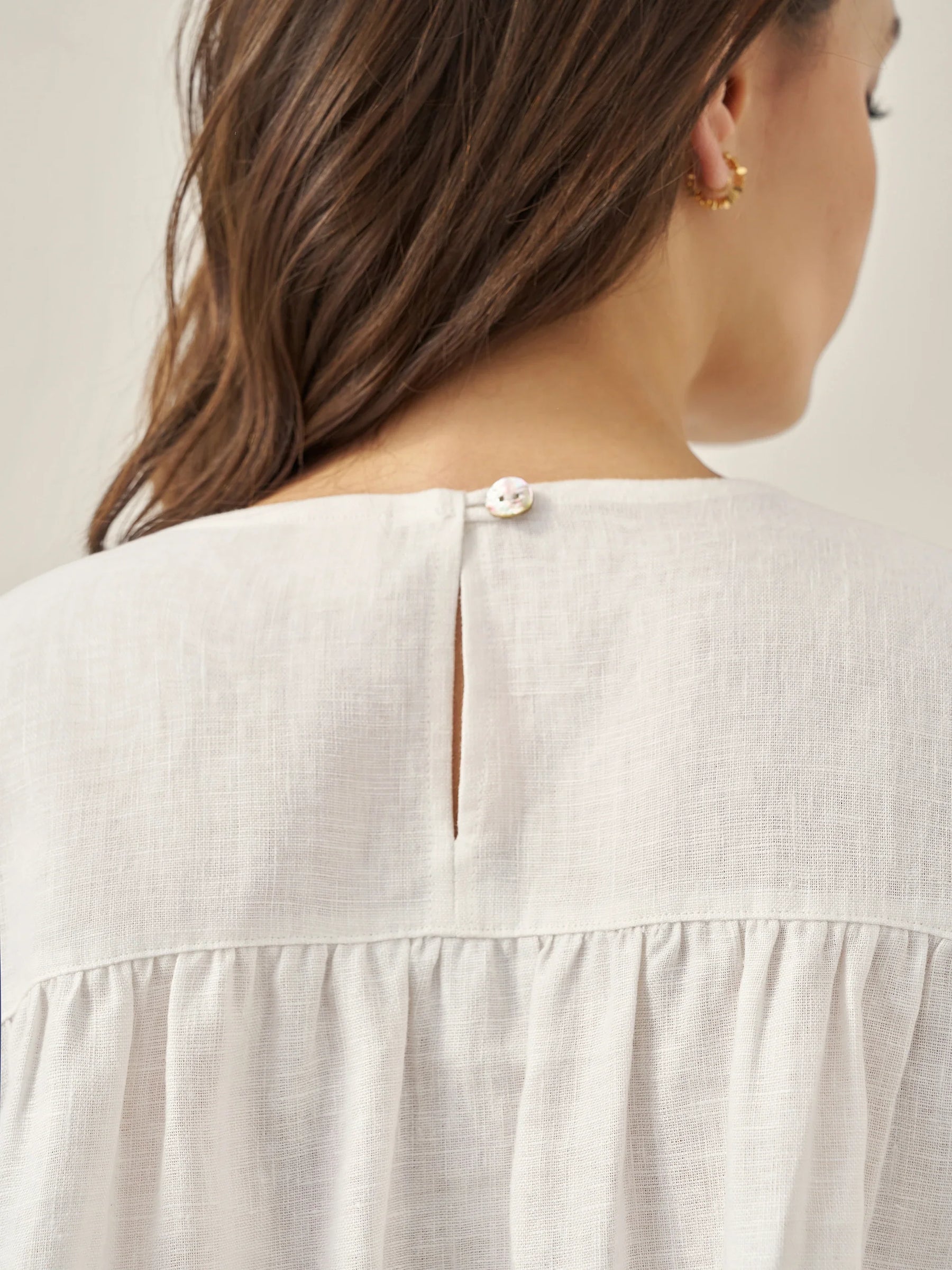 100% Linen Round Neck Pleated Pullover Top QUINLAN - Glamourous Grace