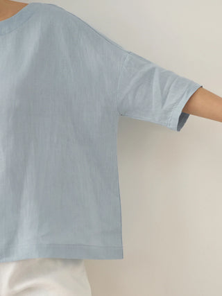 LINTICO 100% linen boatneck blouse with 3/4 length sleeves, featuring a relaxed fit and natural linen fabric.